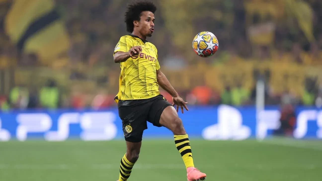 Jugador de Borussia Dortmund controlando el balón