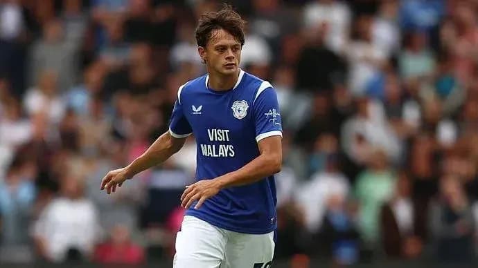 Jugador de Cardiff City en acción durante el partido