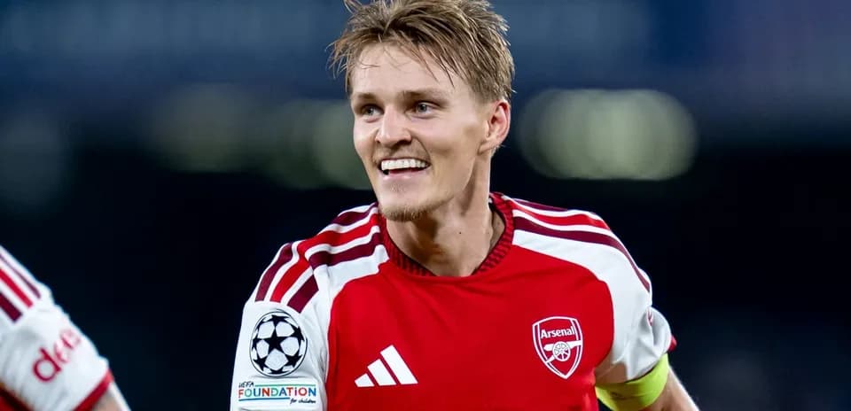 Jugador de Arsenal sonriendo durante un partido