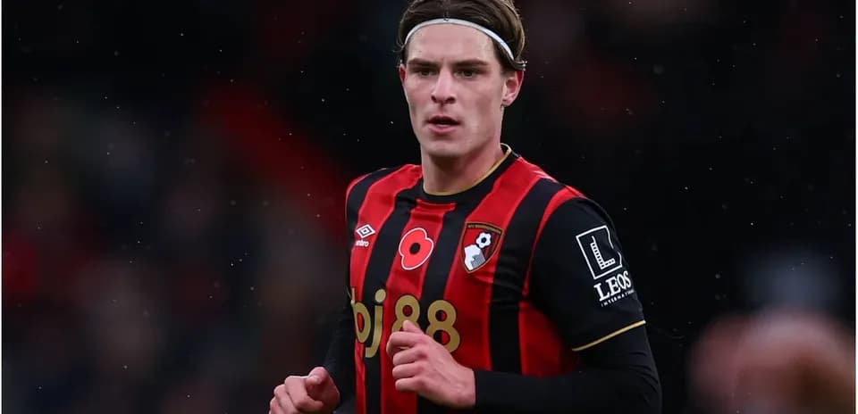 Jugador de AFC Bournemouth corriendo en el campo