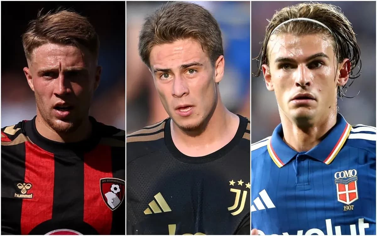 Tres jugadores de fútbol en primer plano
