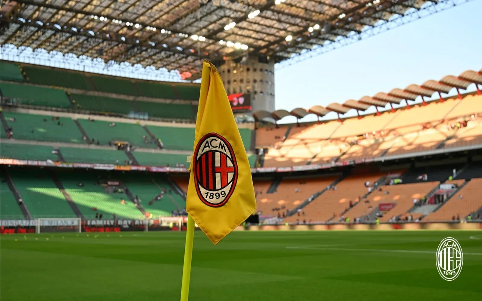 Esquina del estadio con bandera del AC Milan