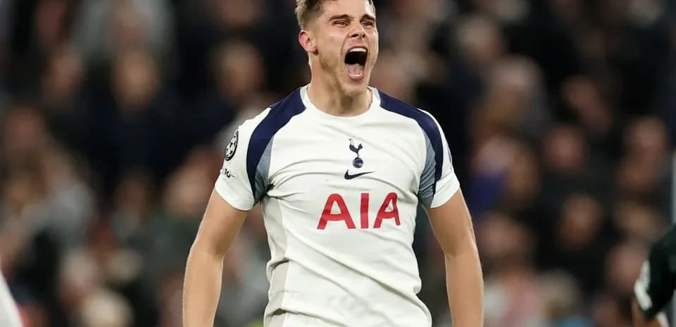 Jugador de Tottenham celebrando durante un partido