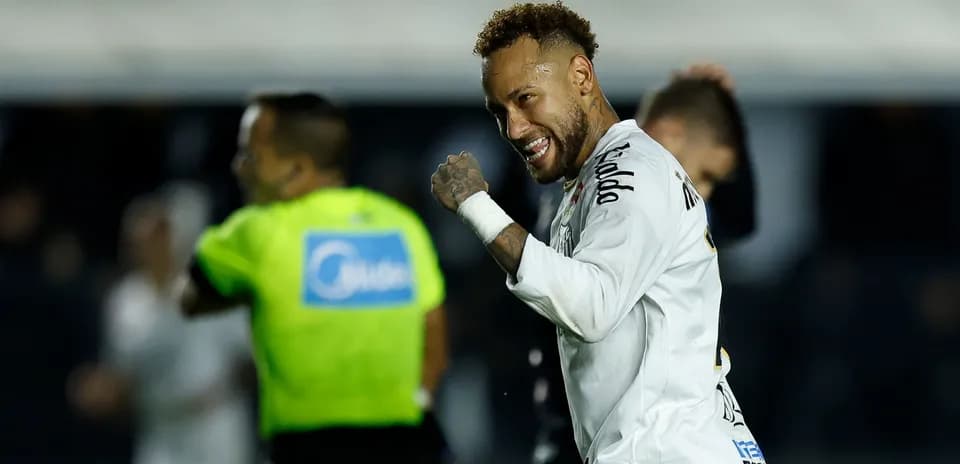 Neymar celebrando tras un gol en el partido