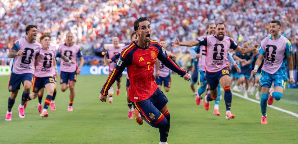 Jugador de España celebrando un gol en el partido