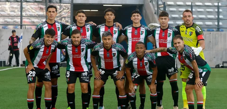 Equipo de Palestino posando antes del partido