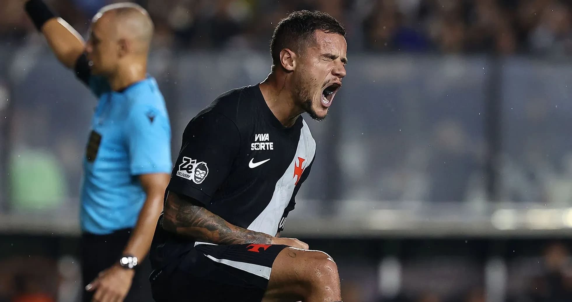 Jugador celebrando con emoción durante un partido
