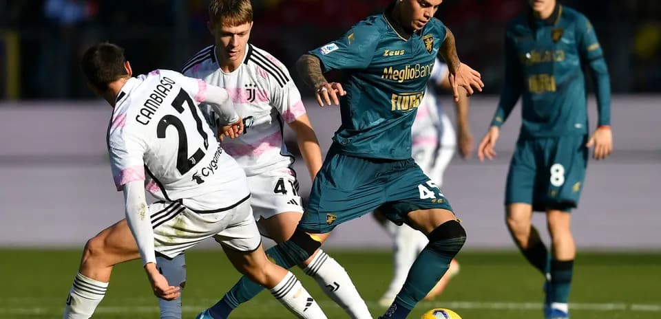 Frosinone y Juventus en acción durante el partido