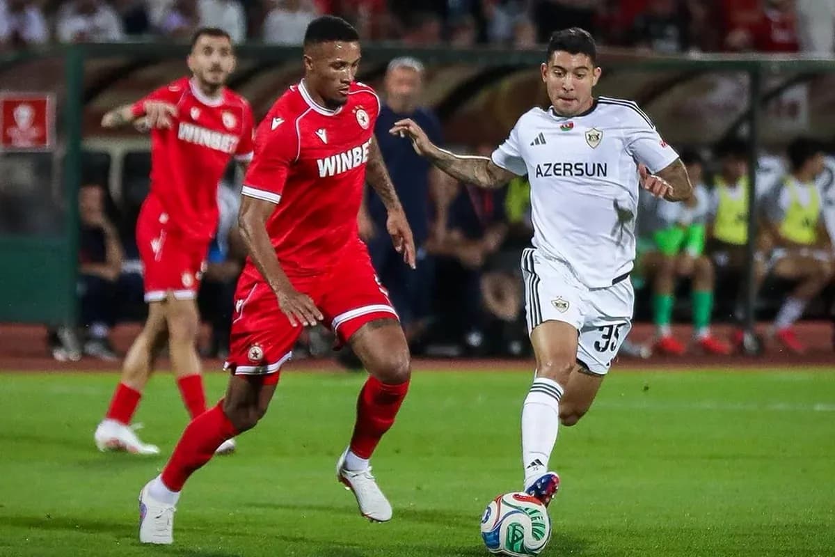 Jugadores de CSKA Sofía y Qarabag en acción