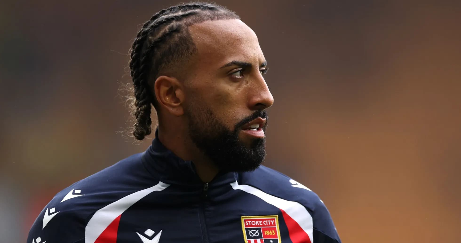 Jugador de Stoke City en el campo antes del partido