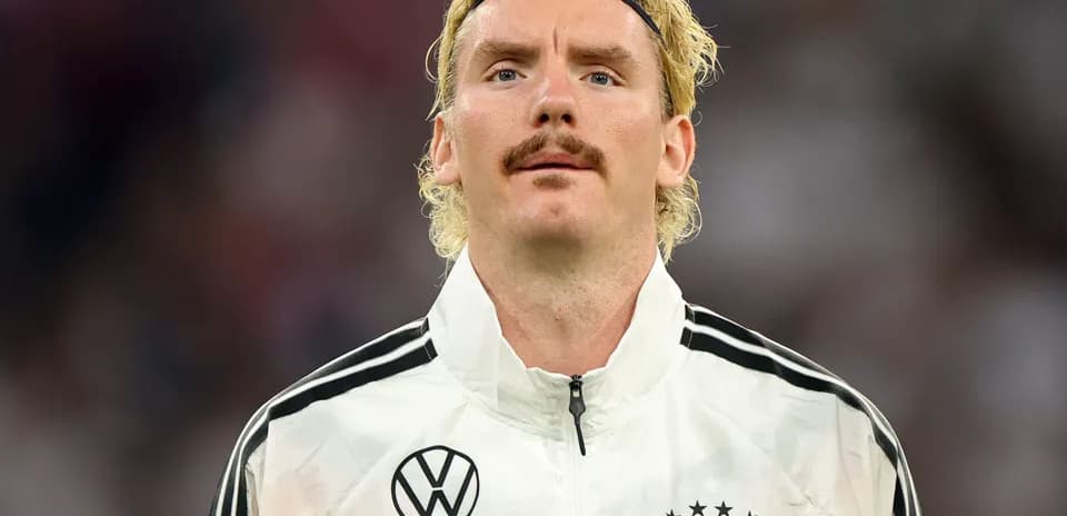 Jugador de Alemania en uniforme de calentamiento