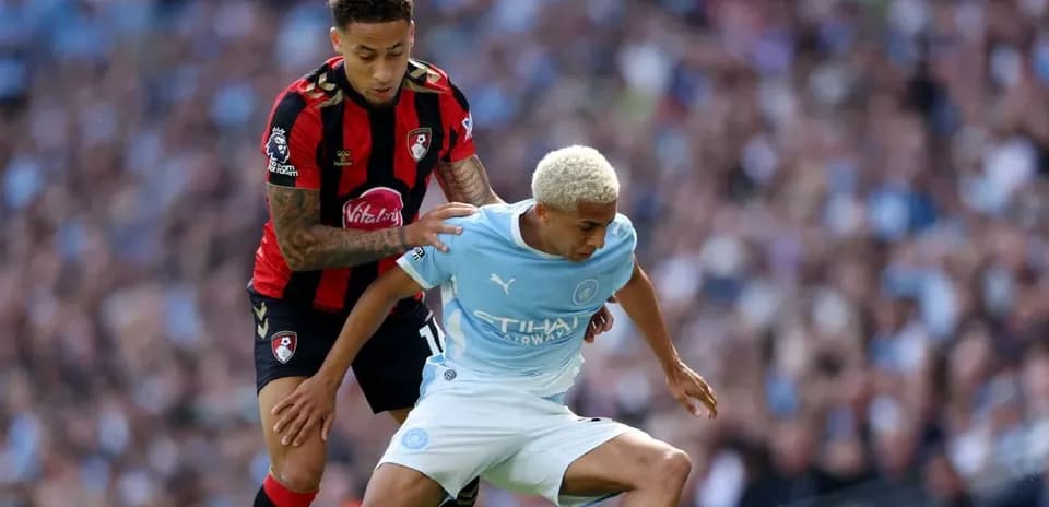 Jugadores de Bournemouth y Manchester City en acción