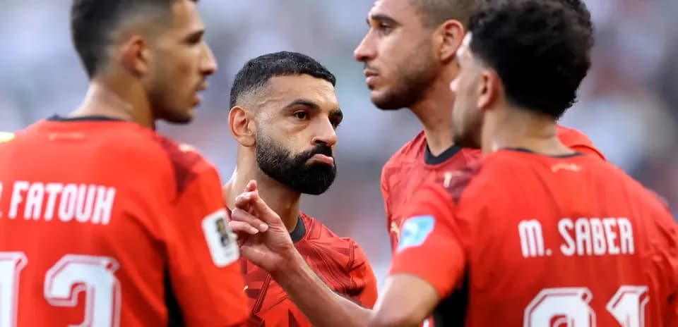 Jugadores de Egipto en una discusión durante el partido