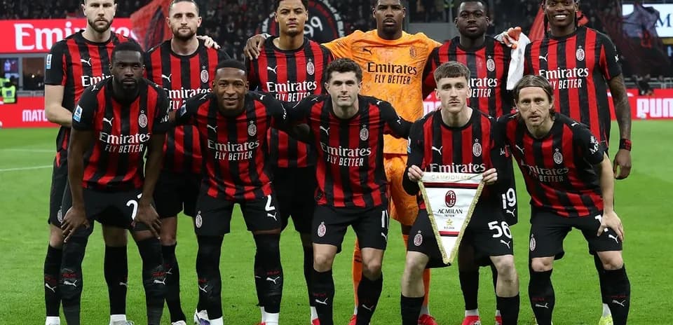 Equipo de AC Milan posando antes del partido