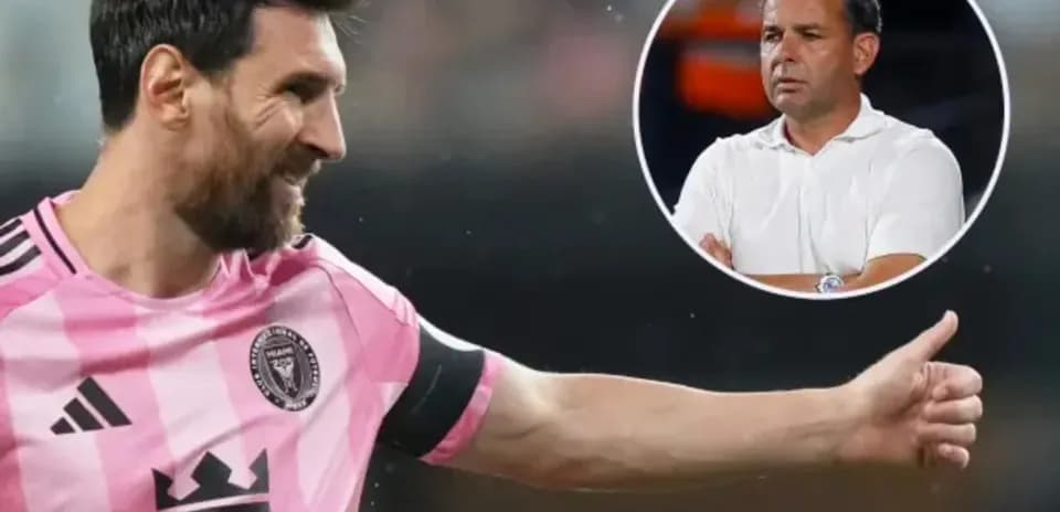 Lionel Messi celebrando con gesto positivo en partido