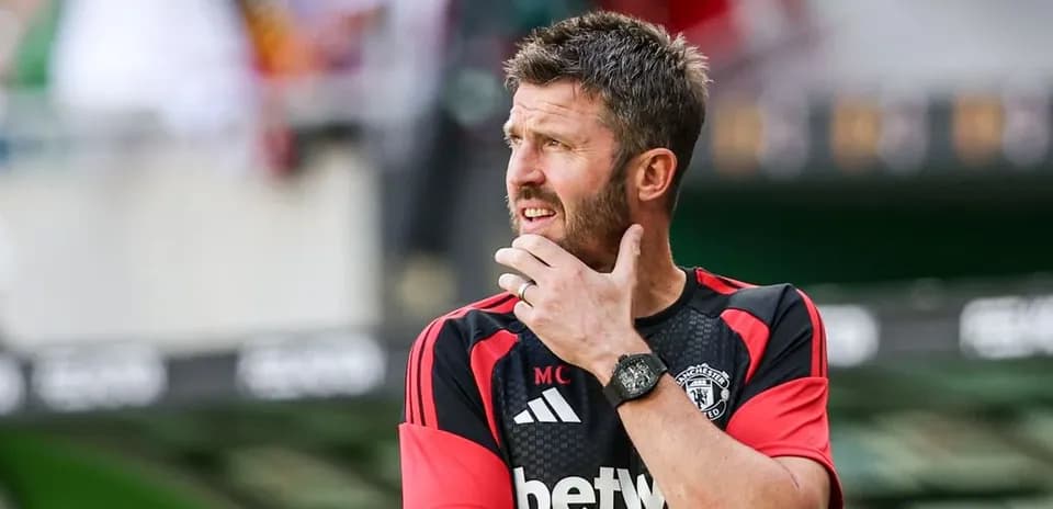 Entrenador de Manchester United en la línea de banda