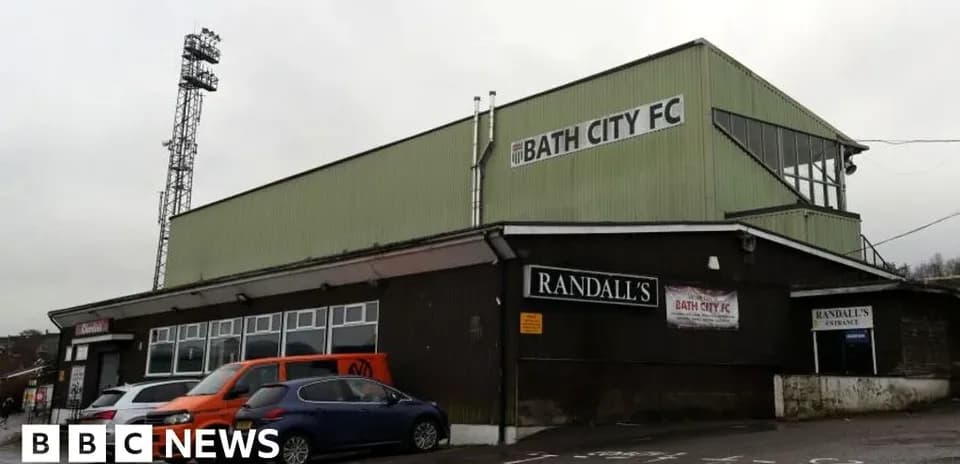 Estadio de Bath City FC con entradas y coches