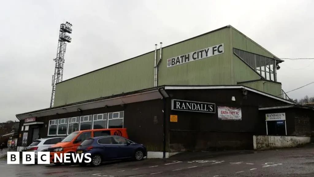 Estadio de Bath City FC con entradas y coches
