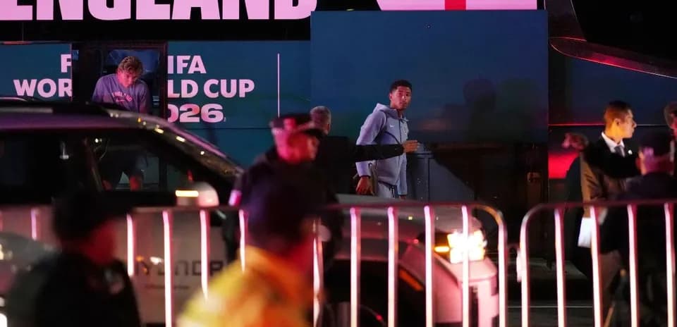 Jugadores de Inglaterra llegando al autobús en evento