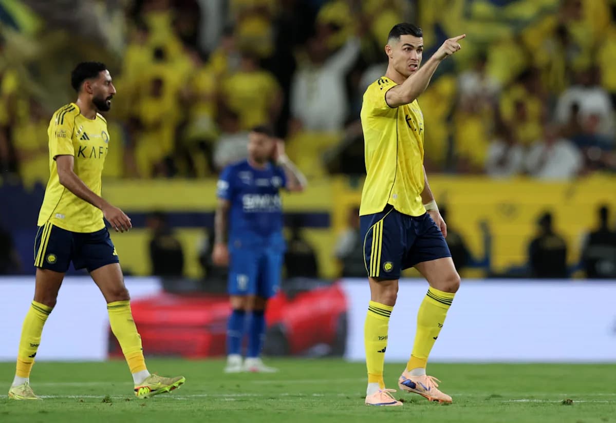 Jugadores de Al Nassr en el campo durante el partido