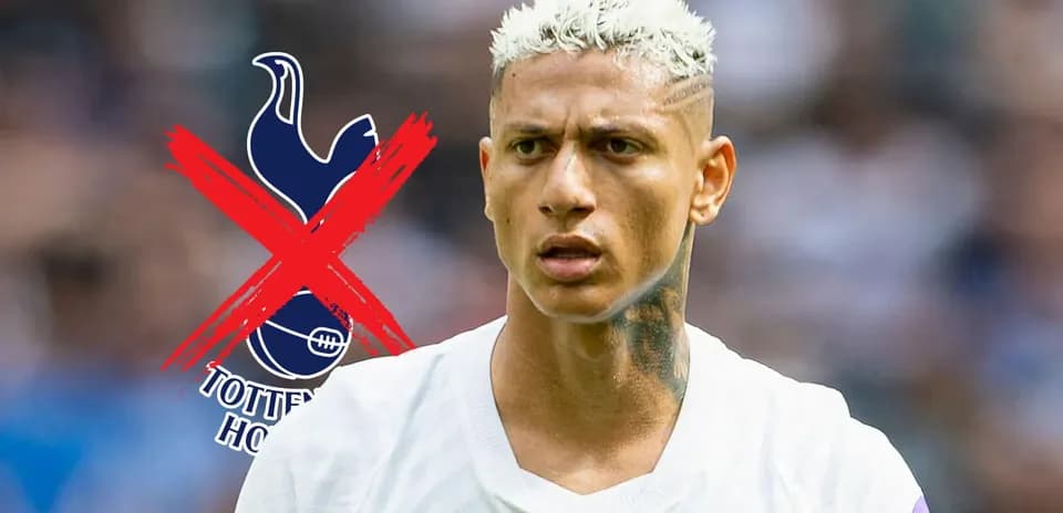 Jugador con cabello rubio durante un partido de fútbol