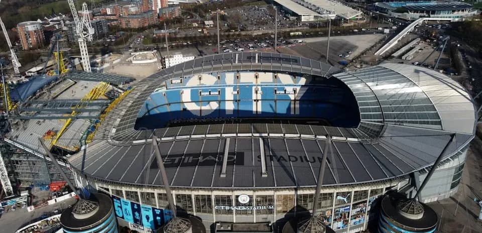 Vista aérea del Etihad Stadium en construcción