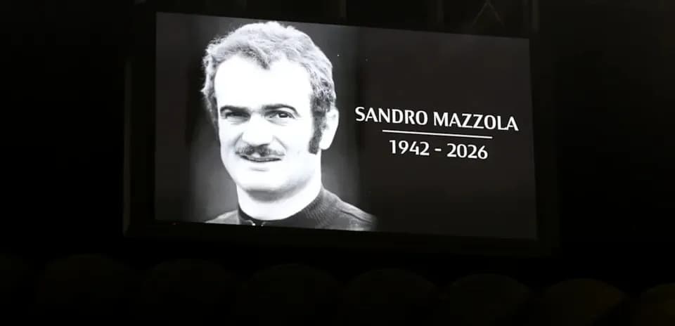 Pantalla en homenaje a Sandro Mazzola