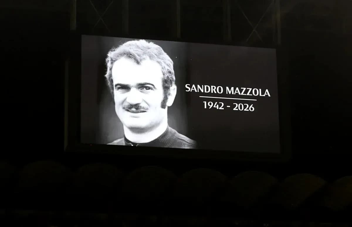Pantalla en homenaje a Sandro Mazzola