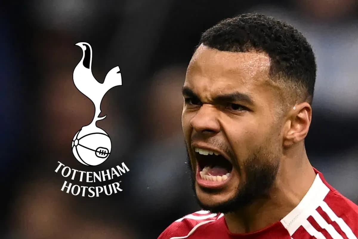 Jugador gritando con logo de Tottenham Hotspur