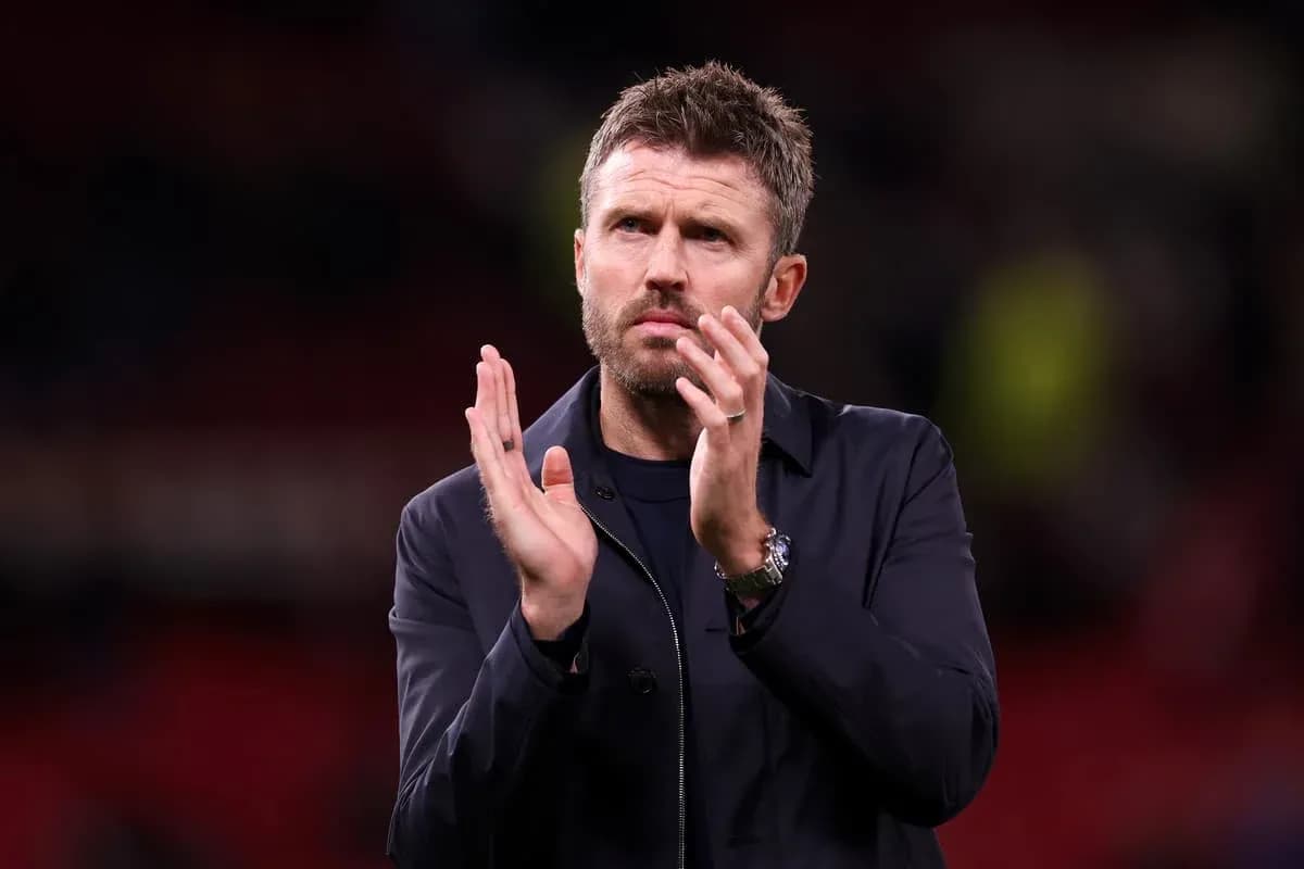 Entrenador aplaudiendo tras el partido