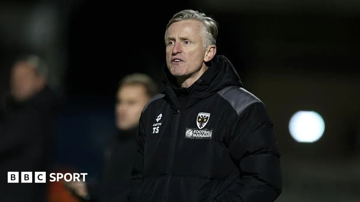 Entrenador de AFC Wimbledon durante un partido