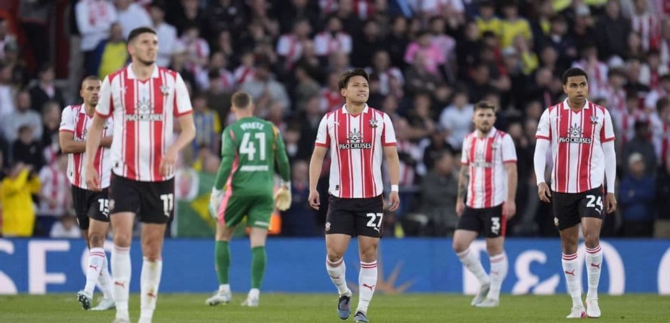 Jugadores de Southampton en el campo tras un gol