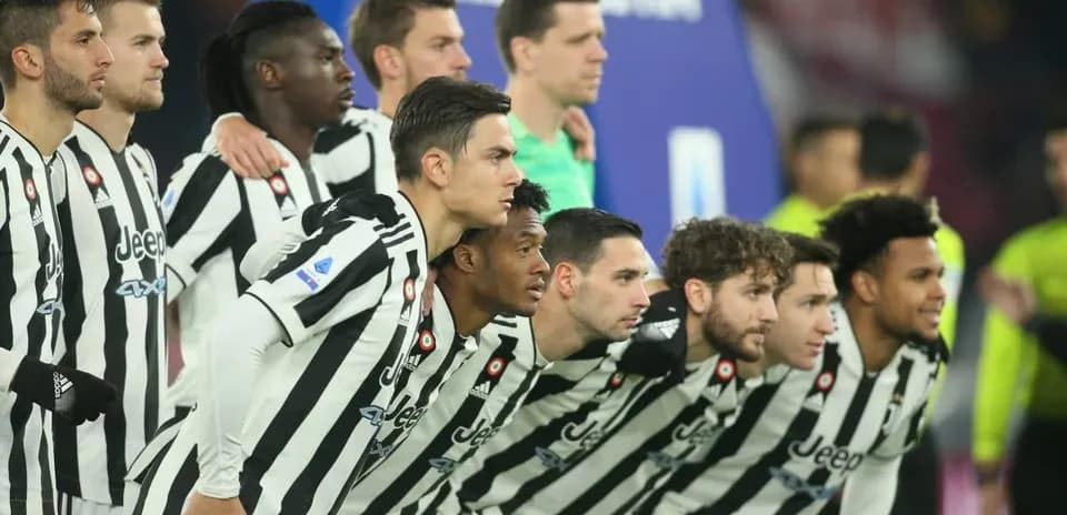Jugadores de Juventus en formación para el partido