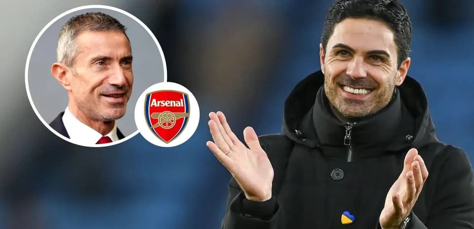 Entrenador aplaudiendo en partido de Arsenal