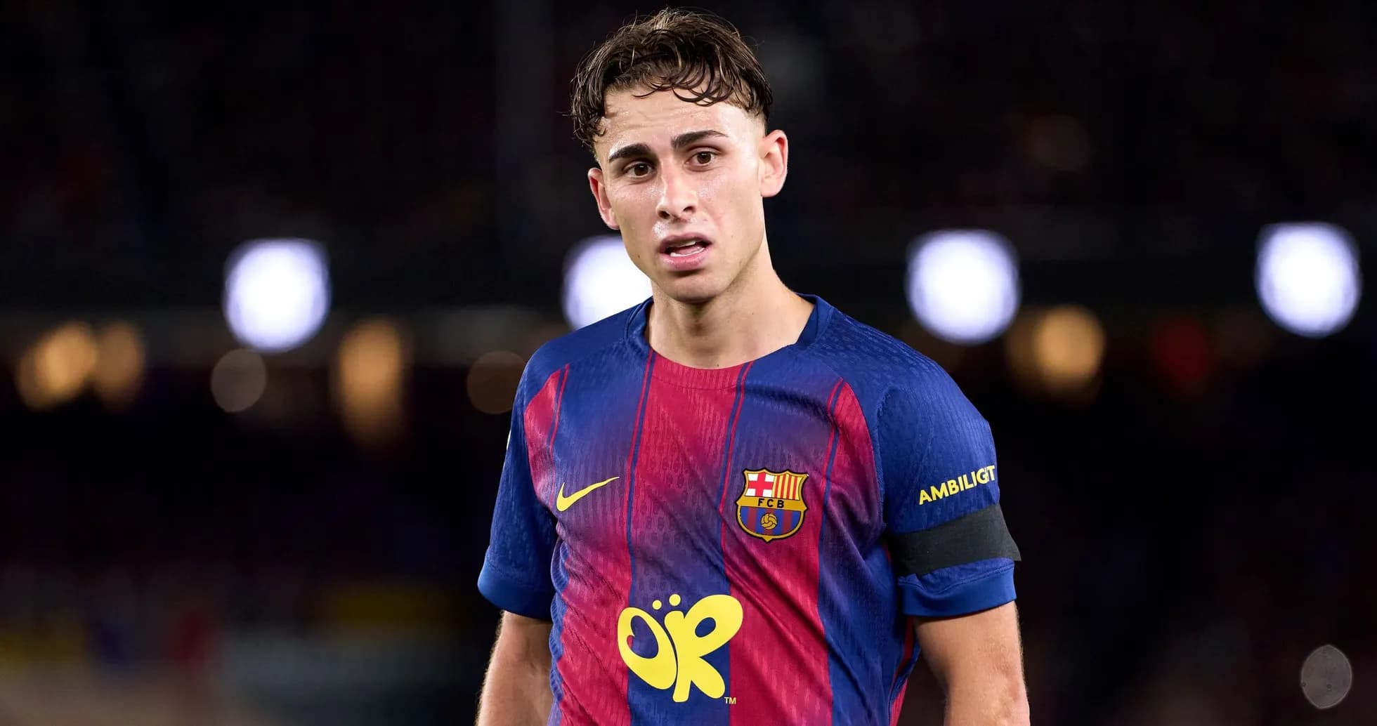 Jugador del Barcelona en el campo durante el partido
