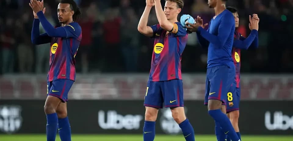 Jugadores de Barcelona aplaudiendo al público