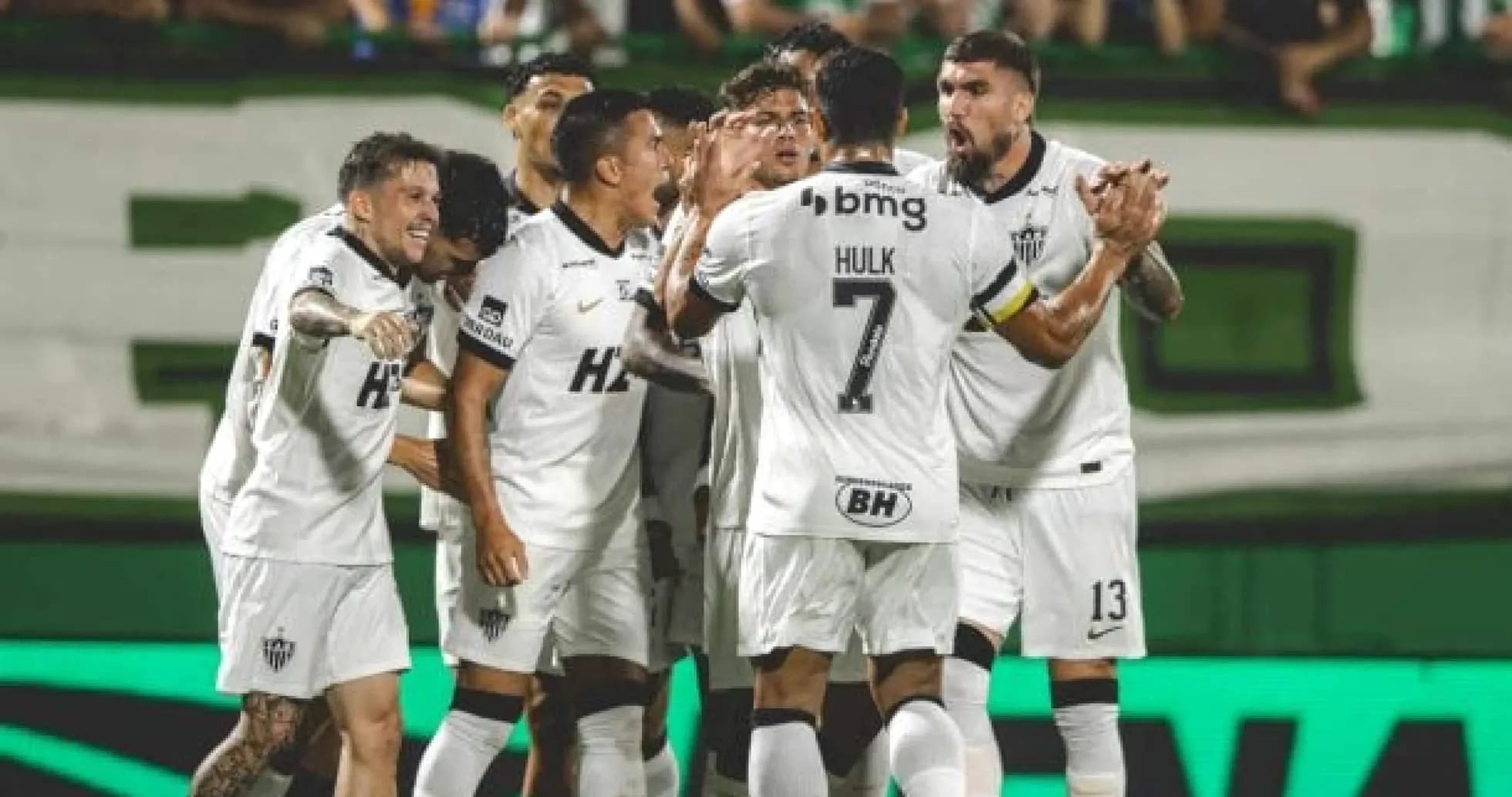 Jugadores de Atletico-MG celebrando un gol