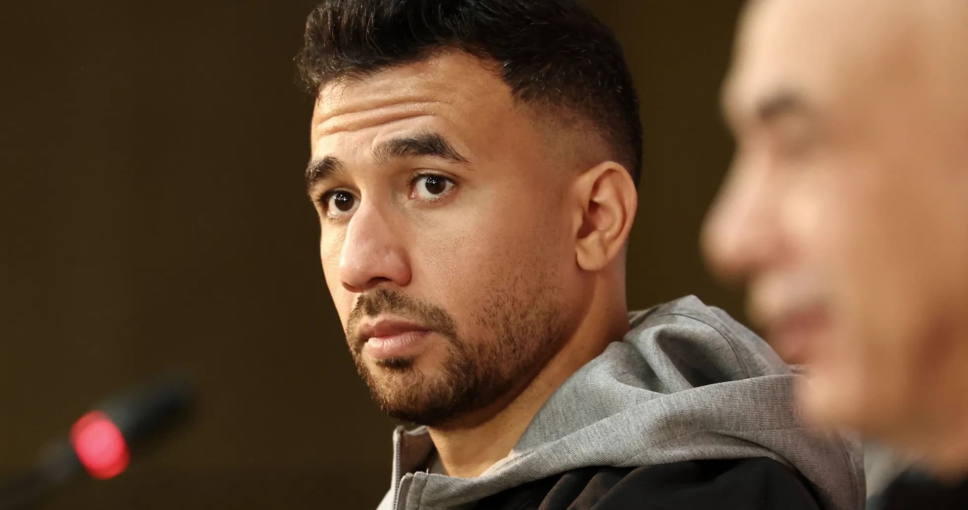 Jugador hablando en una conferencia de prensa