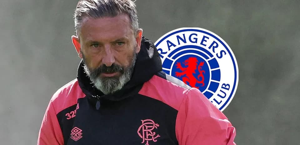 Entrenador de Rangers durante sesión de entrenamiento