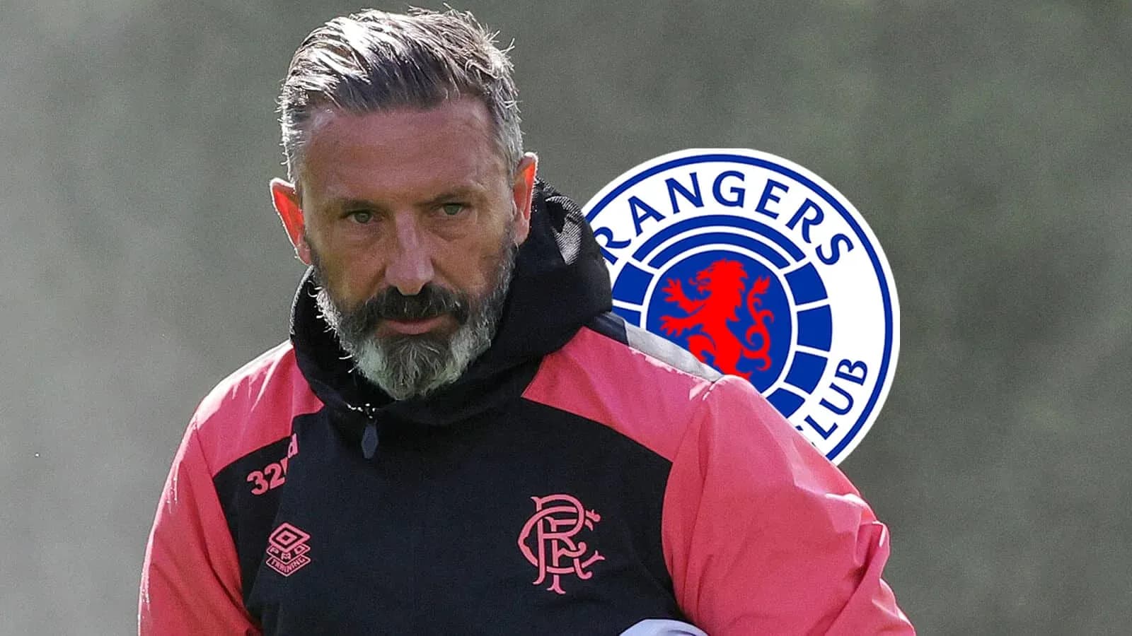 Entrenador de Rangers durante sesión de entrenamiento