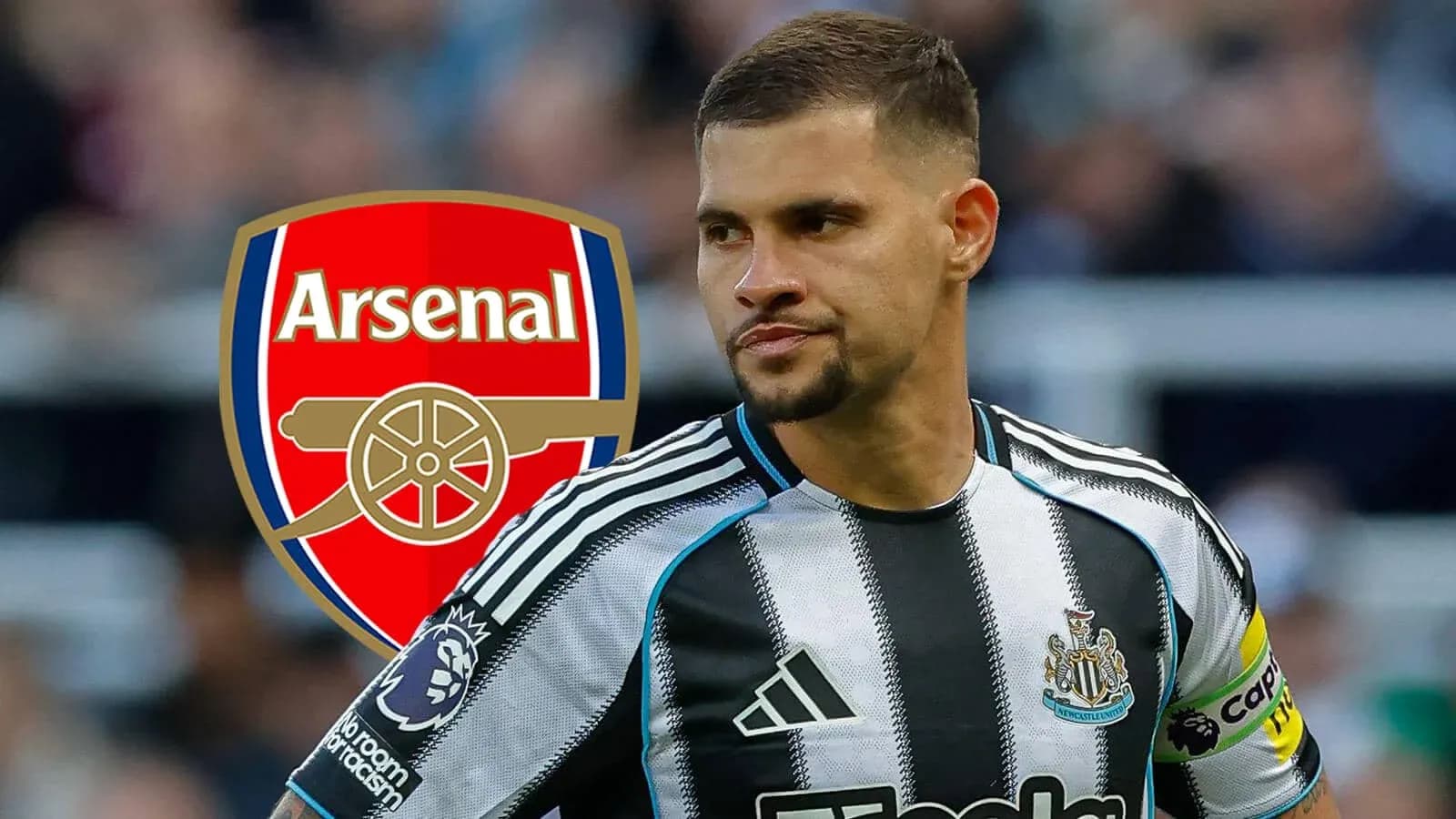 Jugador de Newcastle con camiseta de capitán