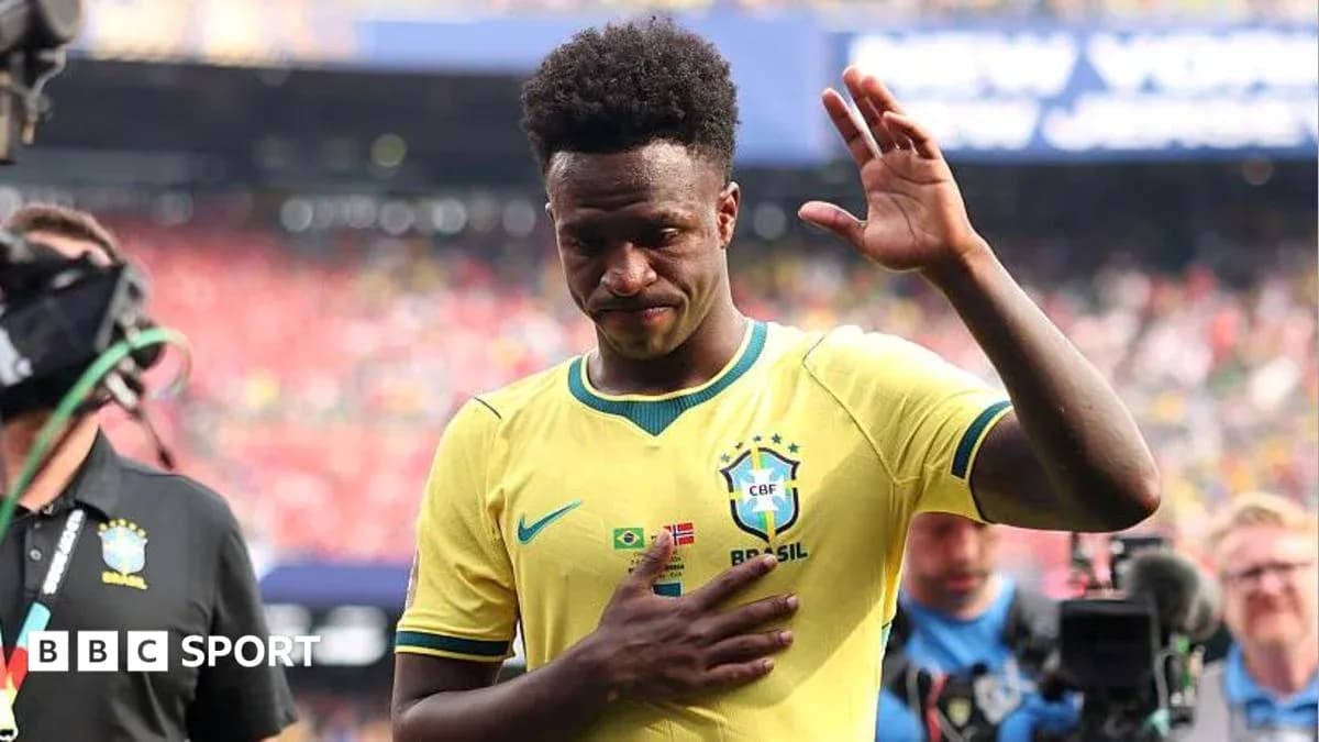 Jugador de Brasil saludando tras el partido