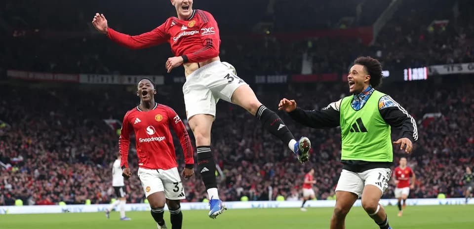 Jugadores de Manchester United celebrando un gol