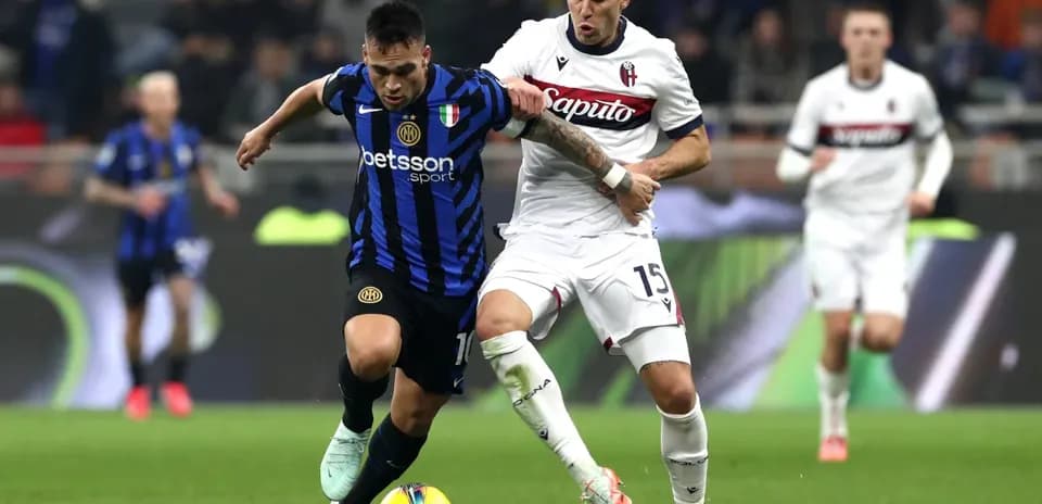 Luchador de Bologna e Inter en partido