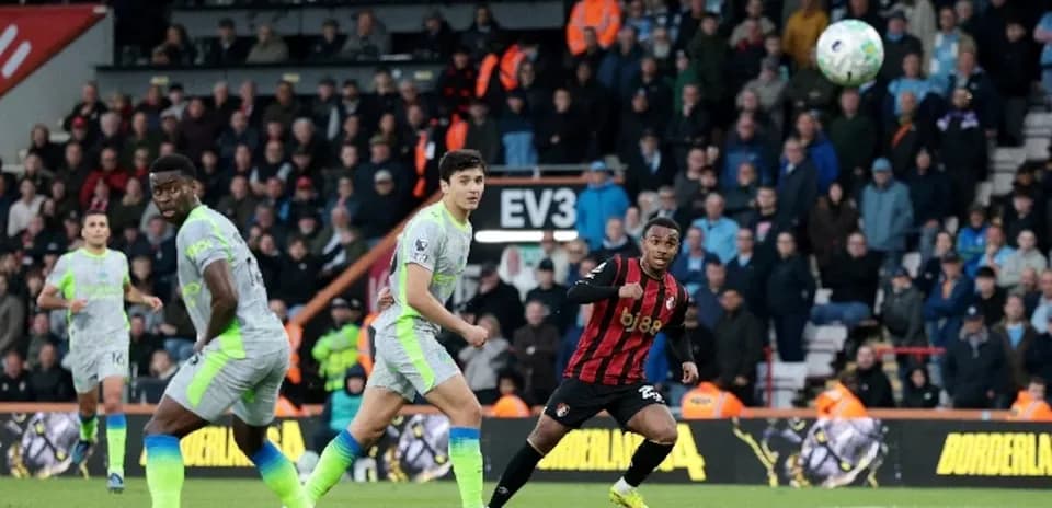 Jugadores de Manchester City y Bournemouth en el partido