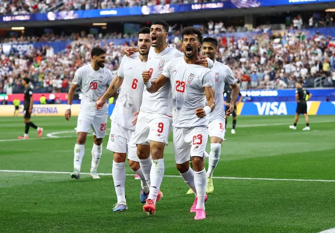 Jugadores de Irán celebrando un gol