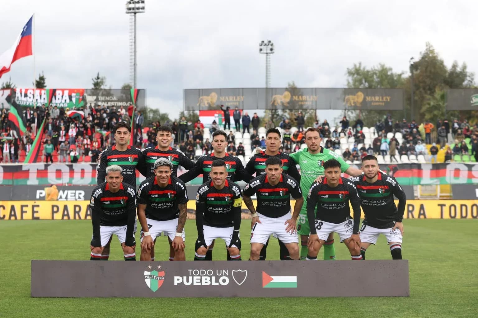 Equipo Palestino posando para la fotografía