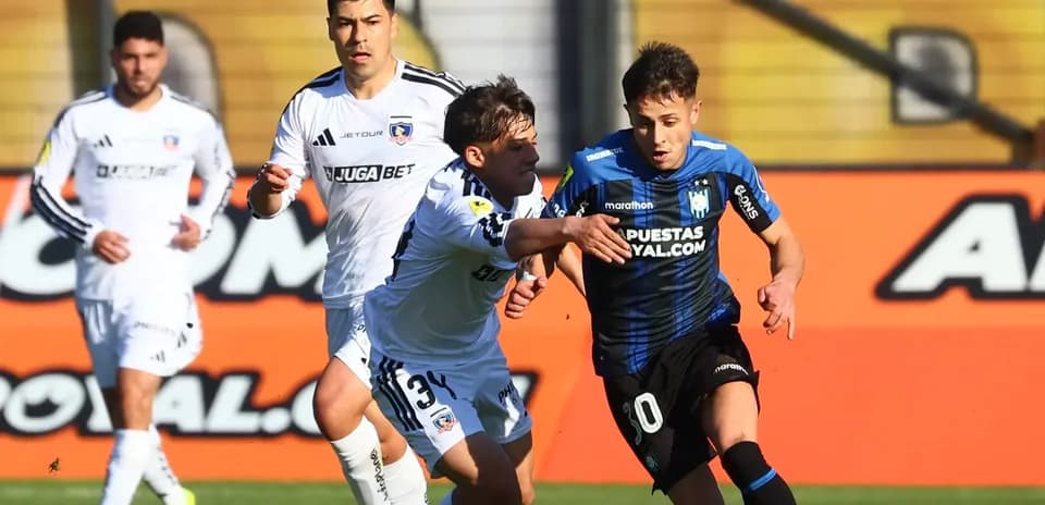 Jugadores de Huachipato y Colo Colo en acción