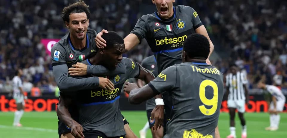 Jugadores de Inter celebrando un gol