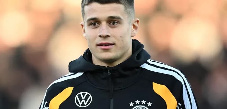 Jugador de Alemania en chaqueta de entrenamiento